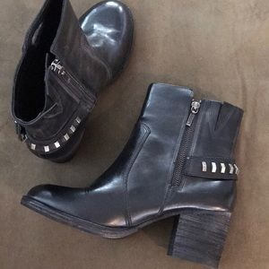 Never Worn, Brand New! Kenneth Cole Booties